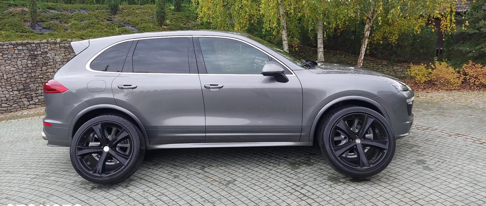 Porsche Cayenne cena 165000 przebieg: 182000, rok produkcji 2015 z Międzychód małe 667